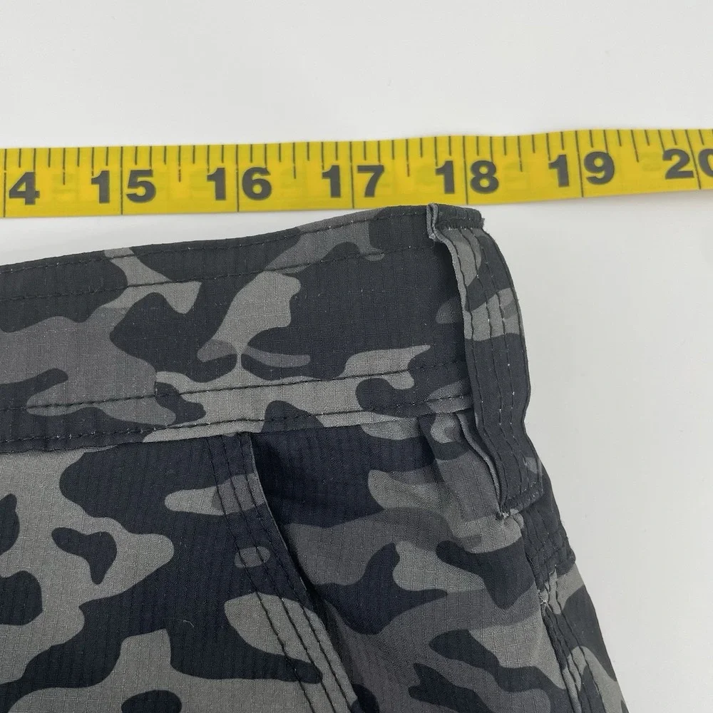 Flatwood Threads Men's L Black Camo Cargo Shorts 6 Pocket Stretch Lightweight